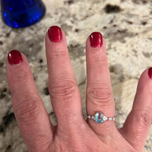 Size 7 beautiful rainbow stone with rhinestones - Picture 2 of 4